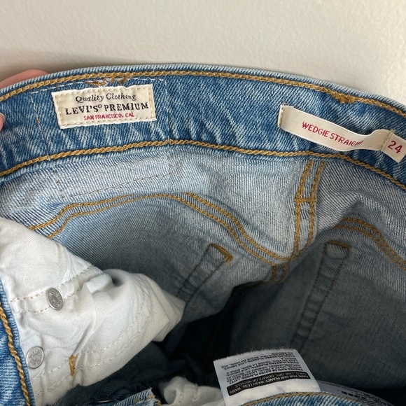 Levi's Wedgie Straight Fit Jeans - Tango Fray Light Wash Distressed - Size 24 - Picture 16 of 16